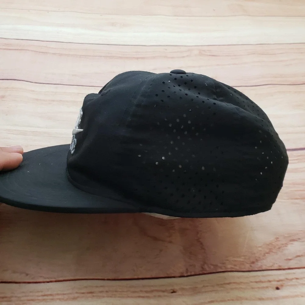Nike SB Hat Cap Snap Back Youth Black Perforated Mesh Lightweight Skate Aerobill